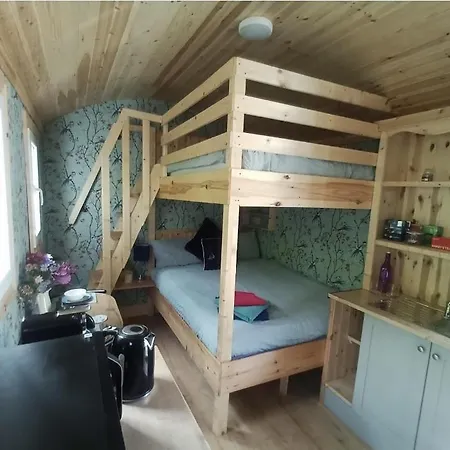 Meadow Hut Chalet