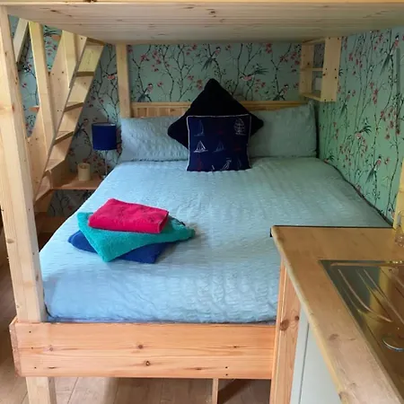 Chalet Meadow Hut *